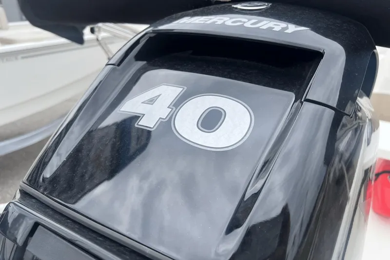 Slide: The Image of Boston Whaler 130 Super Sport 2025 - 21