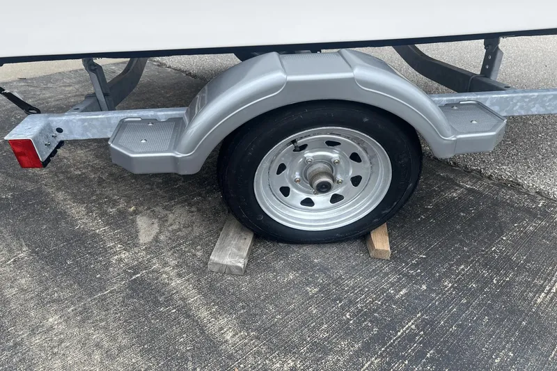 Slide: The Image of Boston Whaler 130 Super Sport 2025 - 27