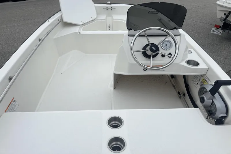 Slide: The Image of Boston Whaler 130 Super Sport 2025 - 4