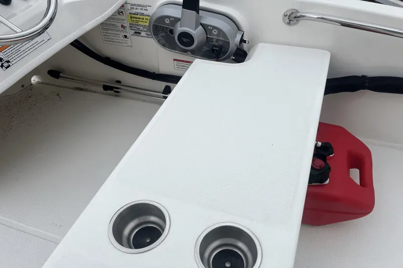 Slide: The Image of Boston Whaler 130 Super Sport 2025 - 7