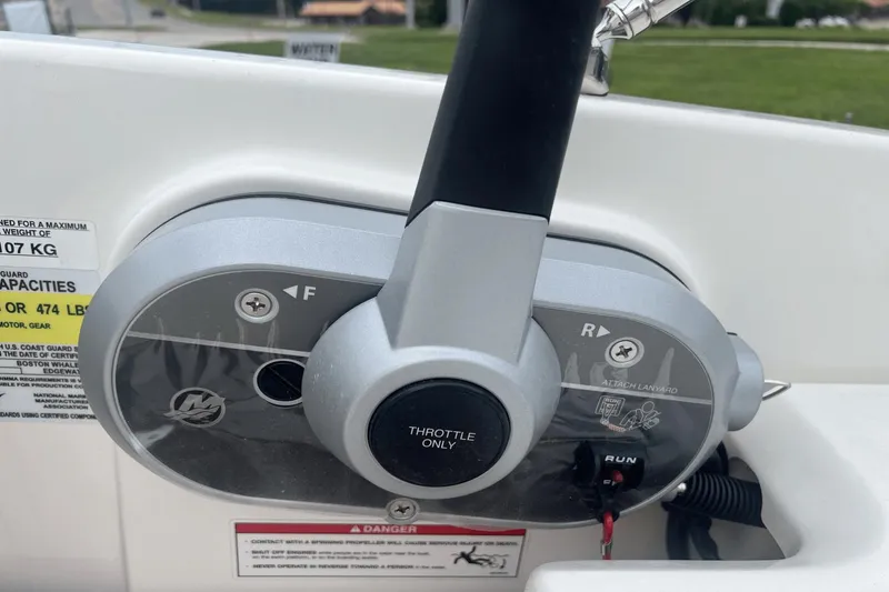 Slide: The Image of Boston Whaler 130 Super Sport 2025 - 8