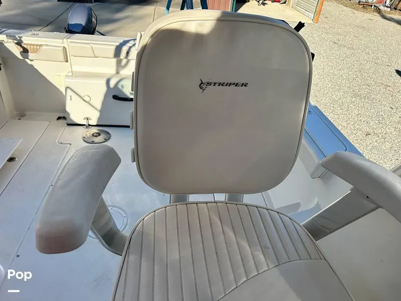 Slide: The Image of 2005 Seaswirl Striper 2601 WA for sale in Athol, ID - 16