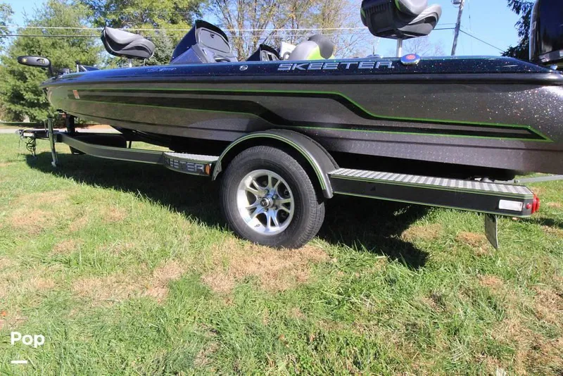 Slide: The Image of 2018 Skeeter ZX190 for sale in Goshen, OH - 57