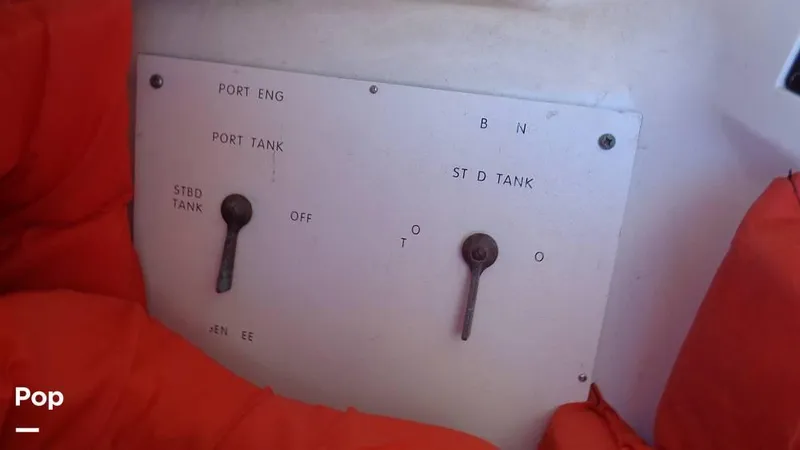 Slide: The Image of 2004 Sea Ray 480 Sedan for sale in Westerly, RI - 44