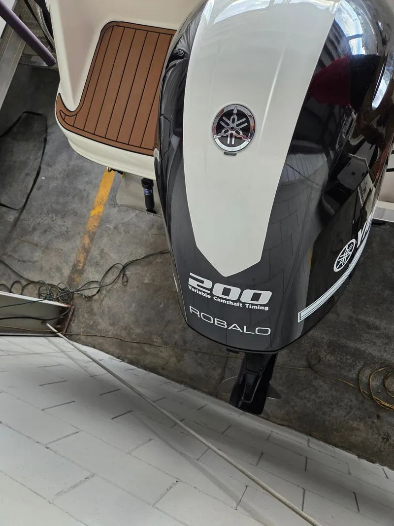 Slide: The Image of 2014 Robalo R222 Center Console with Yamaha 200 engine, viewed from above. - 4