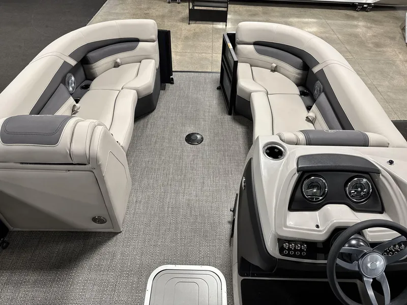 Slide: The Image of Barletta Cabrio 22UC 2025 - 9