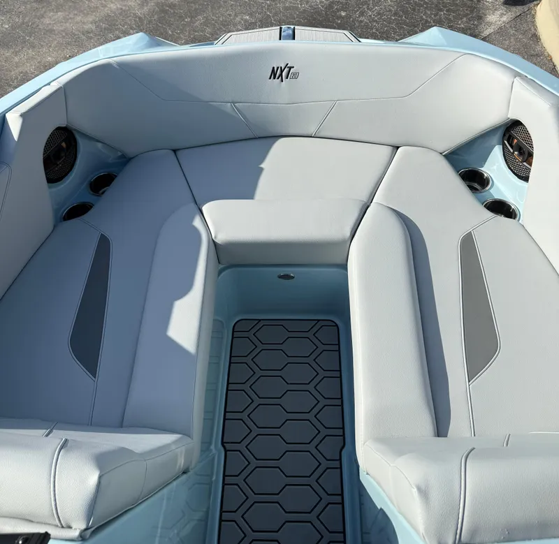 Slide: The Image of MasterCraft NXT20 2025 - 10