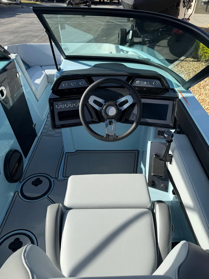 Slide: The Image of MasterCraft NXT20 2025 - 15