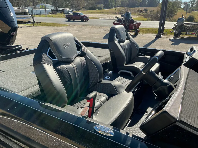 Slide: The Image of Ranger Z520R 2024 - 16