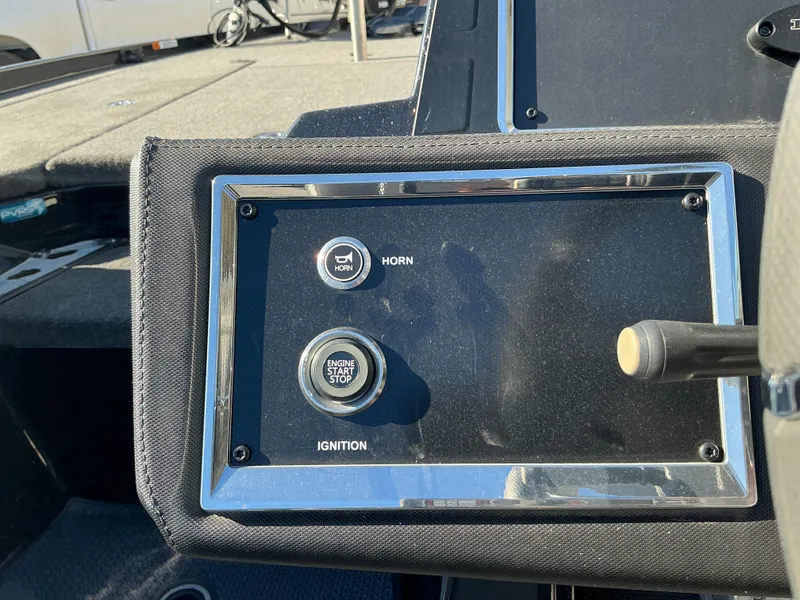 Slide: The Image of Ranger Z520R 2024 - 18