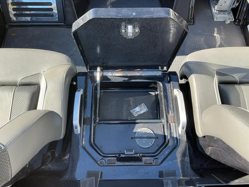 Slide: The Image of Ranger Z520R 2024 - 40