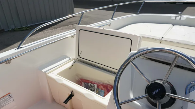 Slide: The Image of Boston Whaler 160 Super Sport 2025 - 10