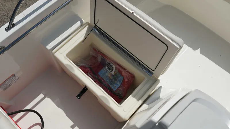 Slide: The Image of Boston Whaler 160 Super Sport 2025 - 11