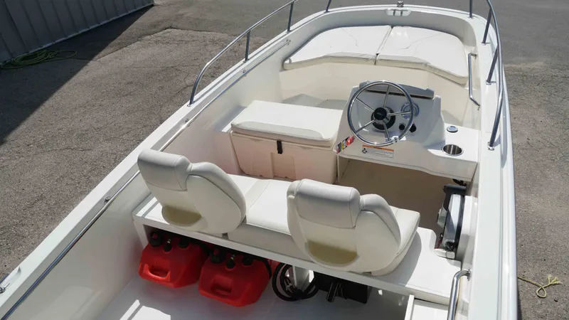 Slide: The Image of Boston Whaler 160 Super Sport 2025 - 5