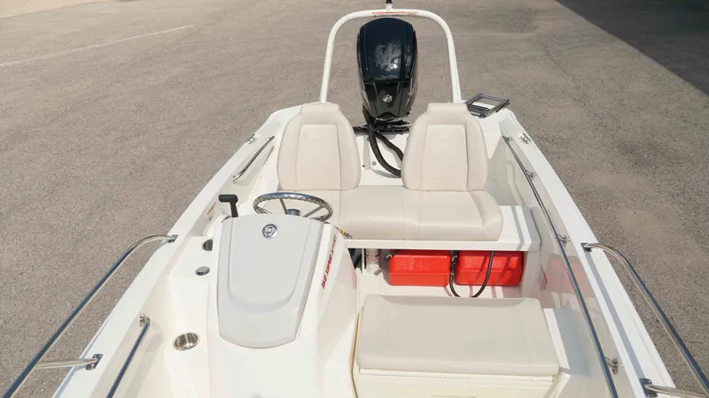 Slide: The Image of Boston Whaler 160 Super Sport 2025 - 6