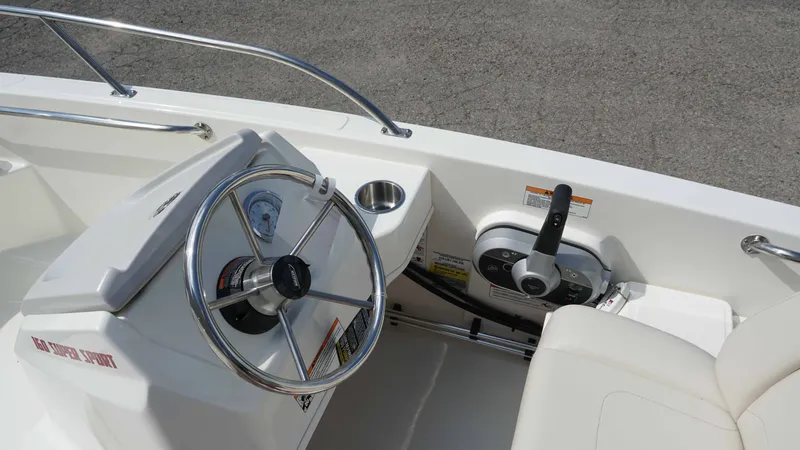Slide: The Image of Boston Whaler 160 Super Sport 2025 - 7