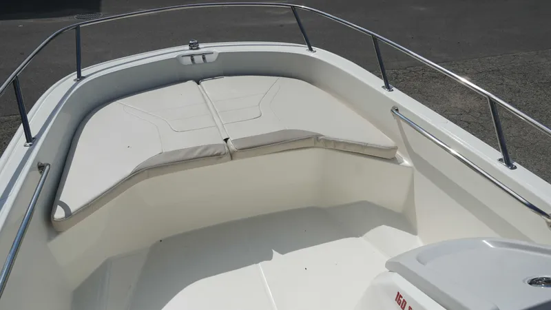Slide: The Image of Boston Whaler 160 Super Sport 2025 - 8