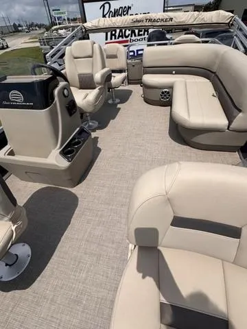 Slide: The Image of Sun Tracker Bass Buggy 18 DLX 2025 - 6