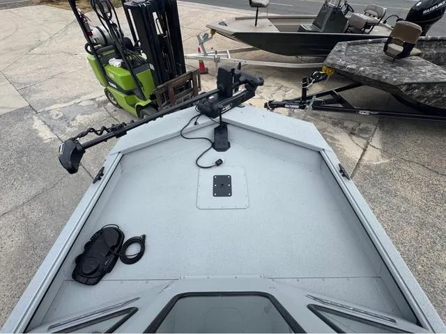 Slide: The Image of SeaArk 2072 MVJT Flatcat Jet 2026 - 10