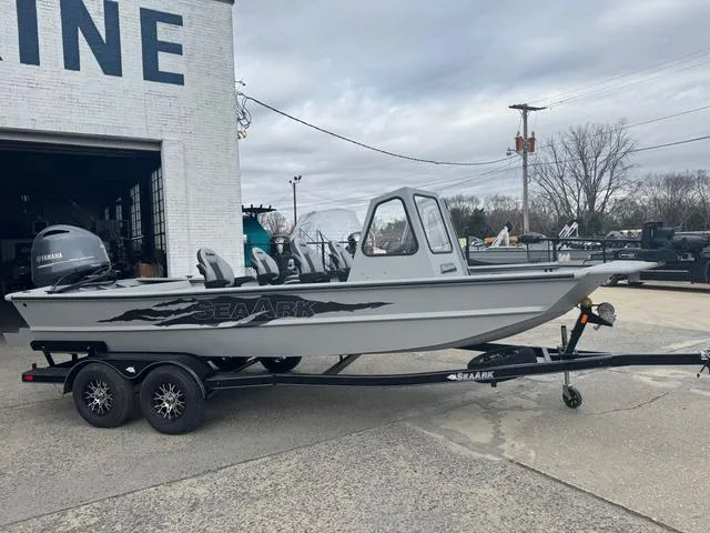 Slide: The Image of SeaArk 2072 MVJT Flatcat Jet 2026 - 11