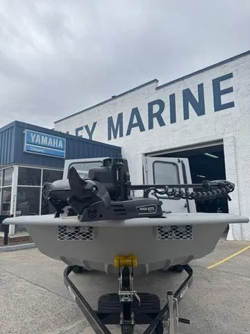 Slide: The Image of SeaArk 2072 MVJT Flatcat Jet 2026 - 5