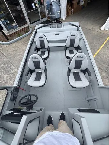 Slide: The Image of SeaArk 2072 MVJT Flatcat Jet 2026 - 6