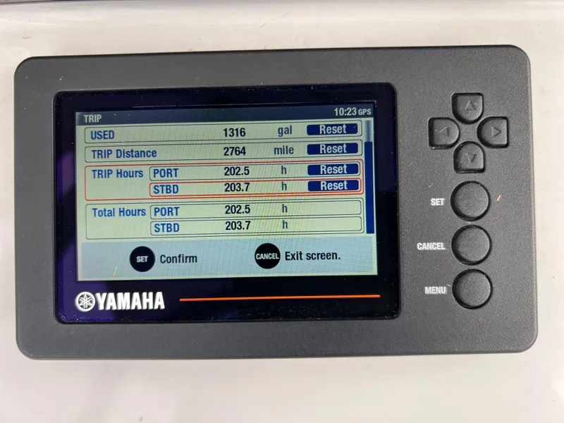 Slide: The Image of Yamaha display showing trip data for 2017 Sea Hunt Gamefish 25 boat. - 37