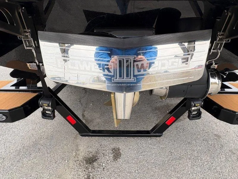 Slide: The Image of Malibu 25 LSV 2025 - 101