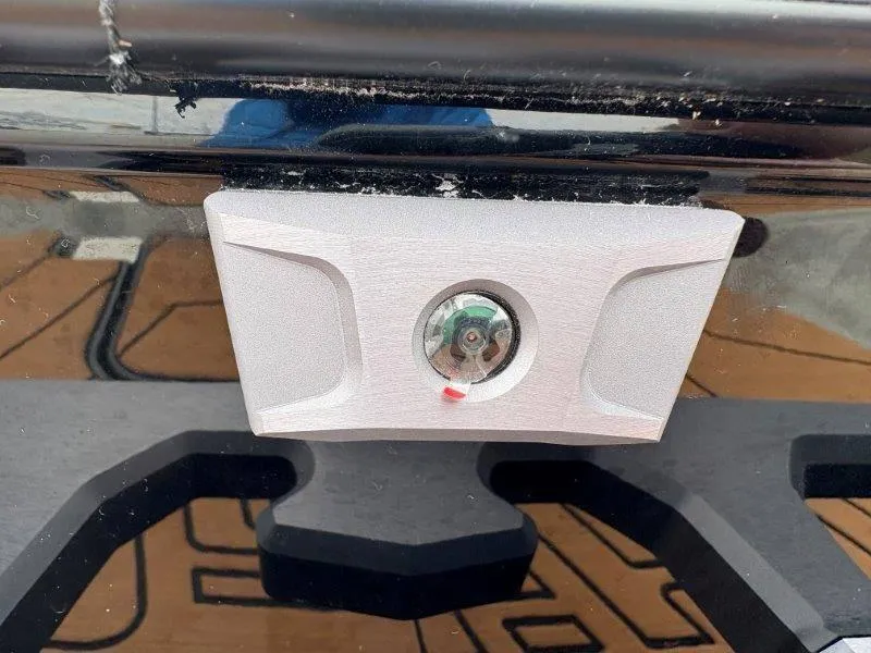 Slide: The Image of Malibu 25 LSV 2025 - 102