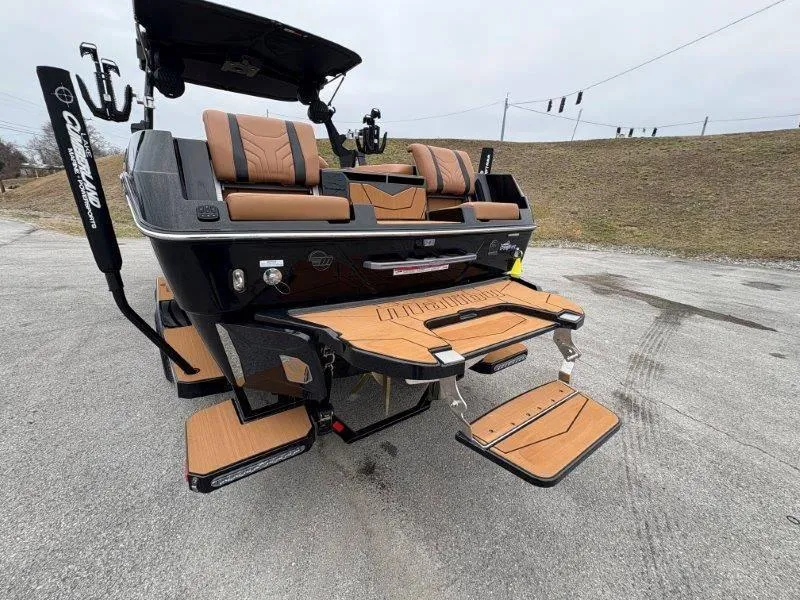 Slide: The Image of Malibu 25 LSV 2025 - 105