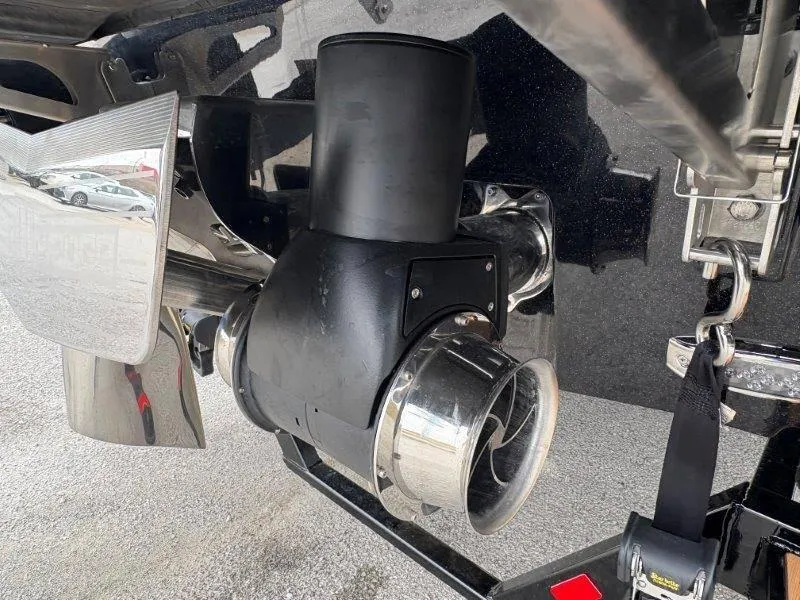 Slide: The Image of Malibu 25 LSV 2025 - 106