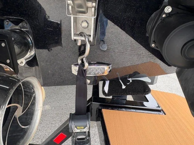 Slide: The Image of Malibu 25 LSV 2025 - 110