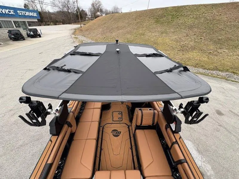 Slide: The Image of Malibu 25 LSV 2025 - 117