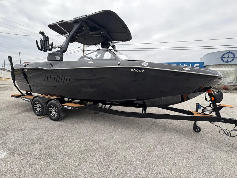 Slide: The Image of Malibu 25 LSV 2025 - 125