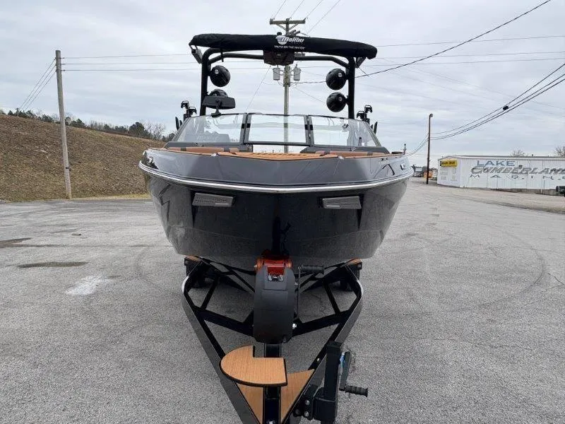 Slide: The Image of Malibu 25 LSV 2025 - 141