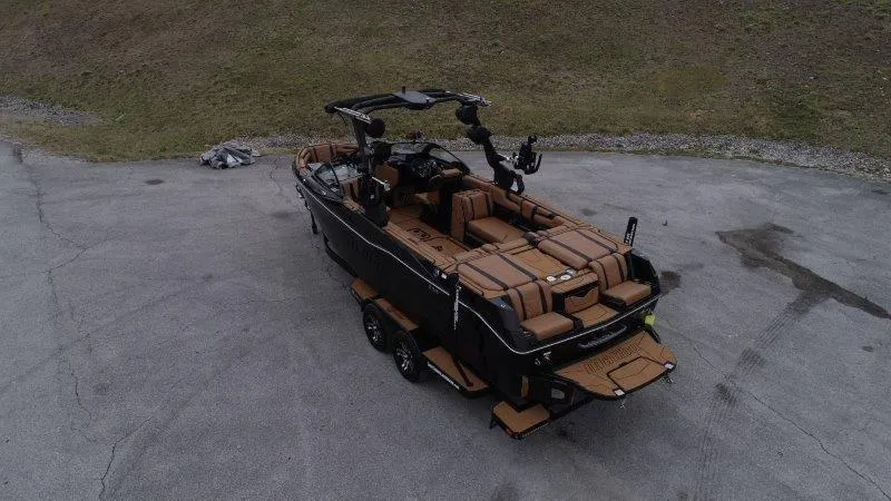 Slide: The Image of Malibu 25 LSV 2025 - 145