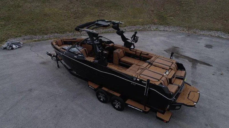 Slide: The Image of Malibu 25 LSV 2025 - 148