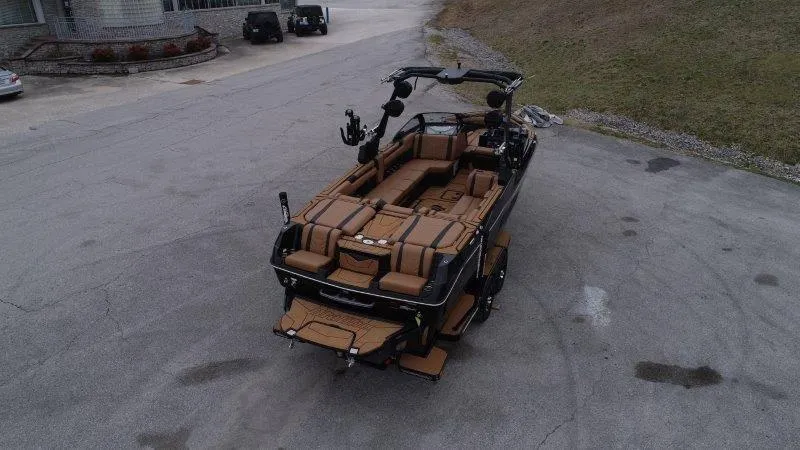 Slide: The Image of Malibu 25 LSV 2025 - 154