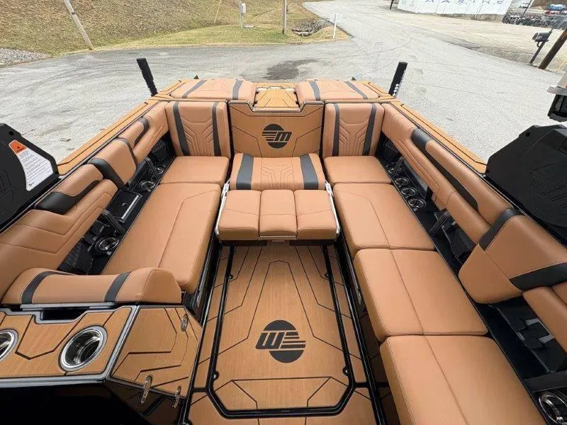 Slide: The Image of Malibu 25 LSV 2025 - 72