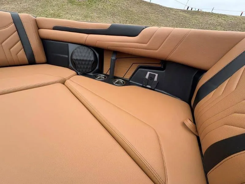 Slide: The Image of Malibu 25 LSV 2025 - 76