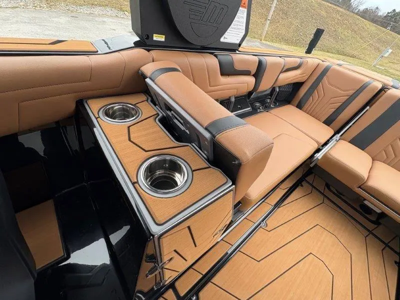 Slide: The Image of Malibu 25 LSV 2025 - 77