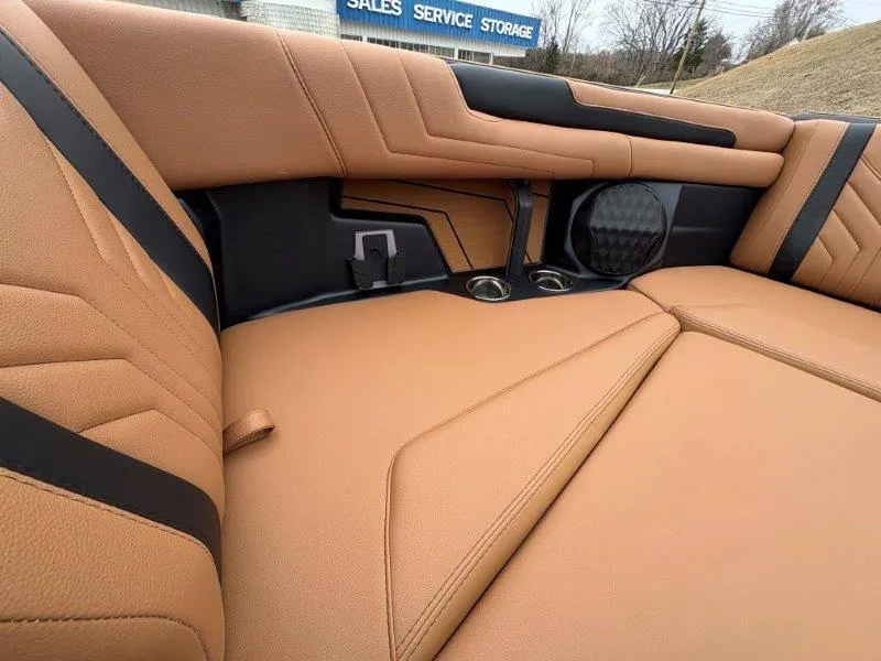 Slide: The Image of Malibu 25 LSV 2025 - 78