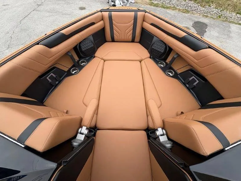 Slide: The Image of Malibu 25 LSV 2025 - 79