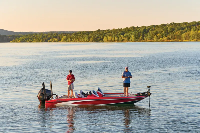 Slide: The Image of Triton 20XP Patriot 2025 - 120