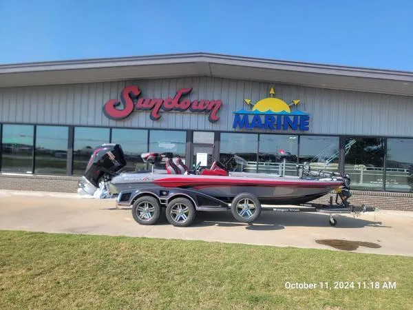 Slide: The Image of 2025 Ranger Z520R Cup-Equipped boat outside Sundown Marine dealership. - 3