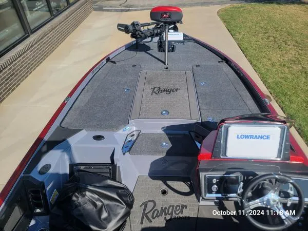 Slide: The Image of 2025 Ranger Z520R Cup-Equipped boat with Lowrance electronics, photographed on October 11, 2024. - 5