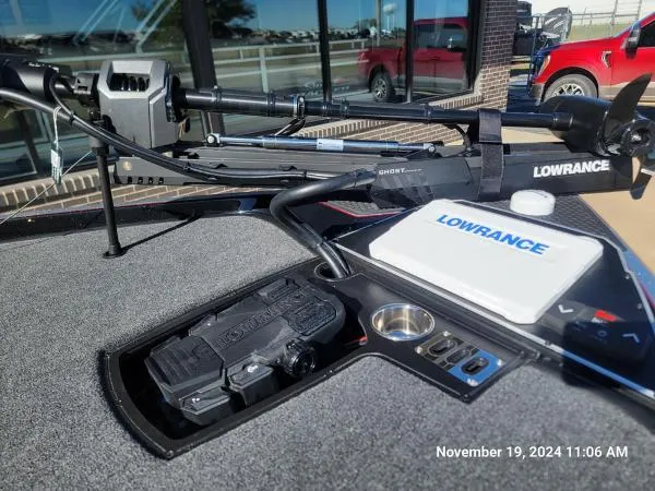 Slide: The Image of 2025 Ranger Z520R Cup-Equipped boat with Lowrance electronics and trolling motor. - 6