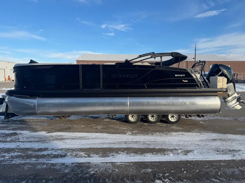 Slide: The Image of Monaco 235 RL 2025 - 1