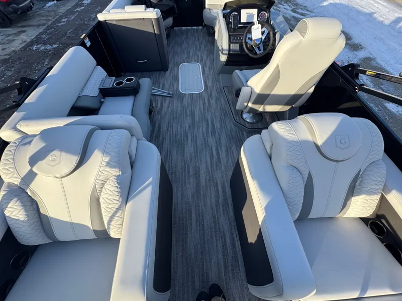 Slide: The Image of Monaco 235 RL 2025 - 12