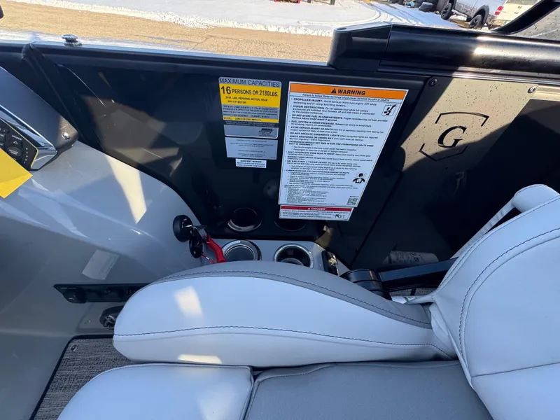 Slide: The Image of Monaco 235 RL 2025 - 20